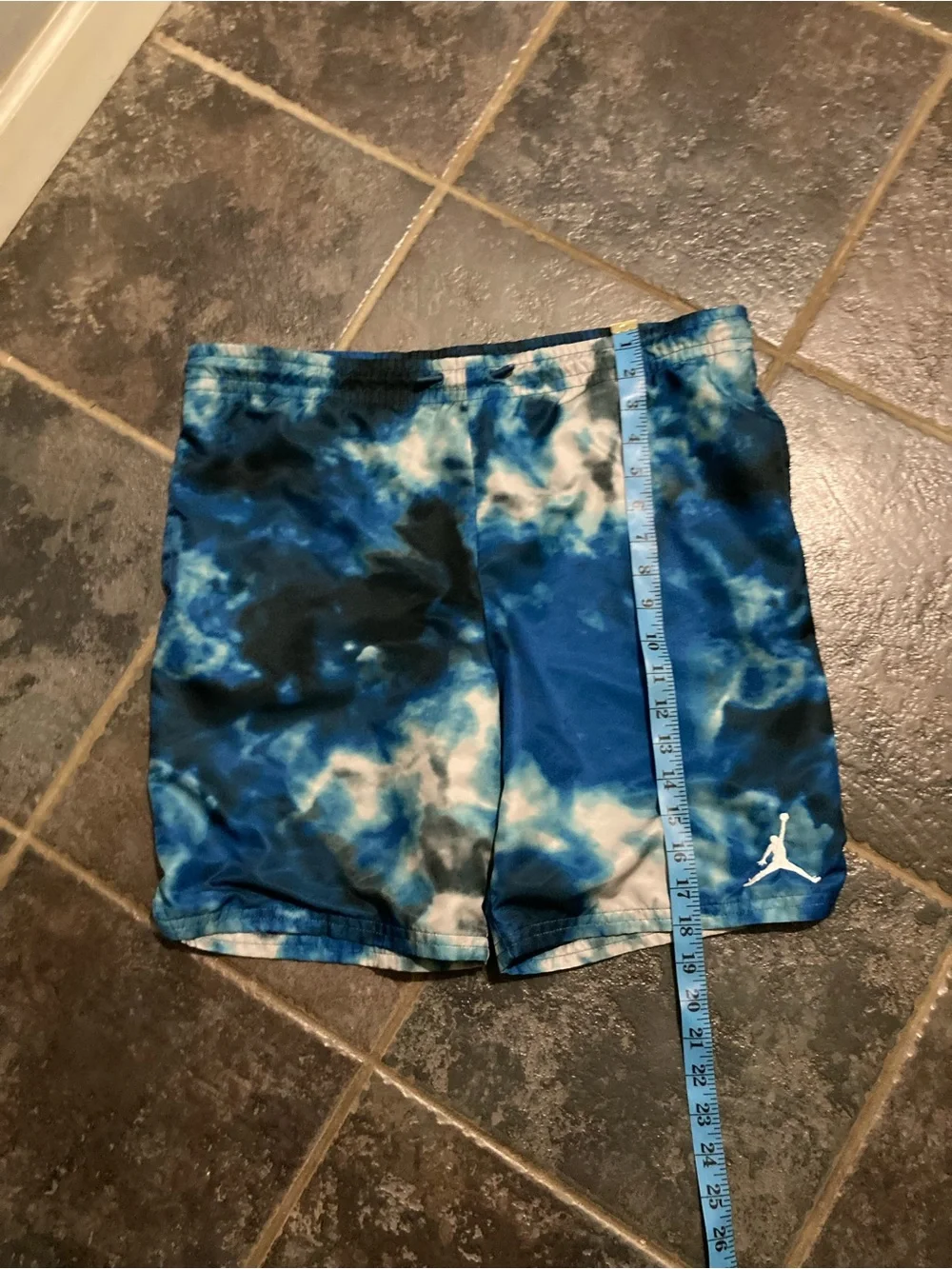 Jordan Boys' Essentials Smoke Dye Swim Trunks/Shorts Size L